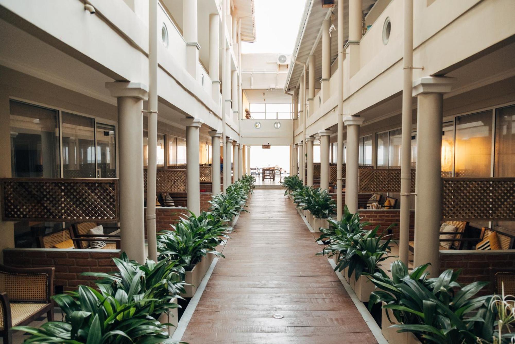 Neevana Hotel Hikkaduwa Exterior photo