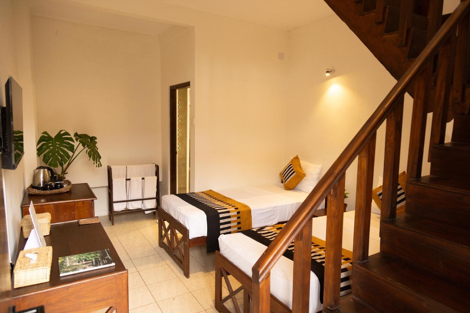 Neevana Hotel Hikkaduwa Exterior photo